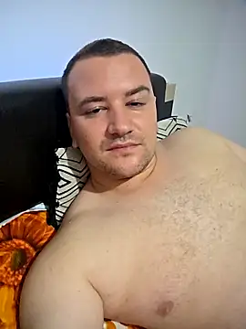 Snapshot of KarlosCarutox chatting on 10/07/25, 07:48 KarlosCarutox online show from 10/07/25, 07:48