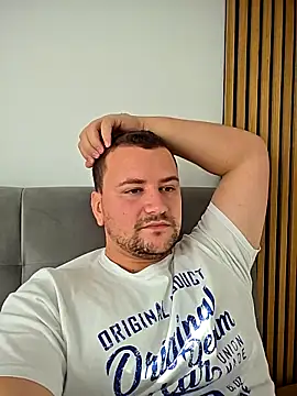 Snapshot of KarlosCarutox chatting on 11/15/25, 01:26 KarlosCarutox online show from 11/15/25, 01:26