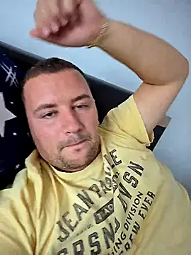 Snapshot of KarlosCarutox chatting on 09/20/25, 10:42 KarlosCarutox online show from 09/20/25, 10:42