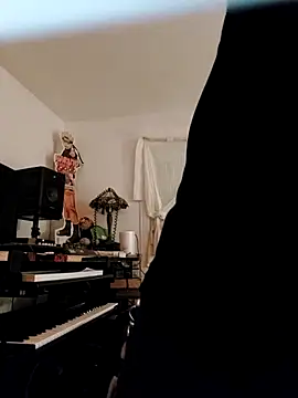 QcMisterv13 online show from 02/10/26, 01:15