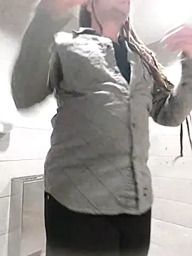 QcMisterv13 online show from 11/11/25, 08:25