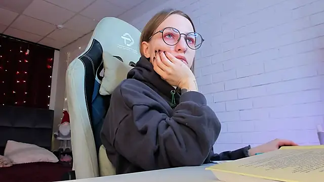 AphexQueen online show from 02/10/25, 08:42