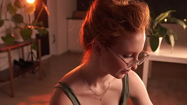 EsmaCrumbley online show from 03/04/26, 04:20