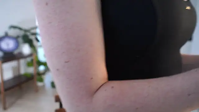 EsmaCrumbley online show from 11/20/25, 04:13