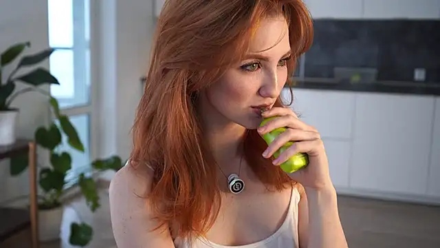 EsmaCrumbley online show from 11/09/25, 04:16