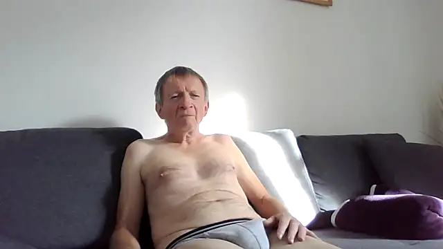 Snapshot of naturiste974 chatting on 10/01/25, 03:05 naturiste974 online show from 10/01/25, 03:05