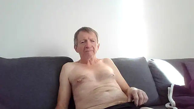 Snapshot of naturiste974 chatting on 10/16/25, 03:42 naturiste974 online show from 10/16/25, 03:42