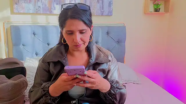 Snapshot of emily_leinner chatting on 05/20/26, 12:13 emily leinner online show from 05/20/26, 12:13