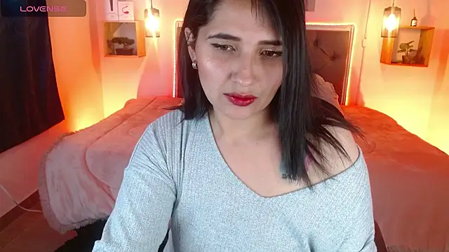 Snapshot of emily_leinner chatting on 02/27/25, 02:21 emily leinner online show from 02/27/25, 02:21
