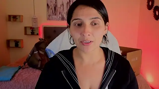 Snapshot of emily_leinner chatting on 06/03/26, 01:06 emily leinner online show from 06/03/26, 01:06