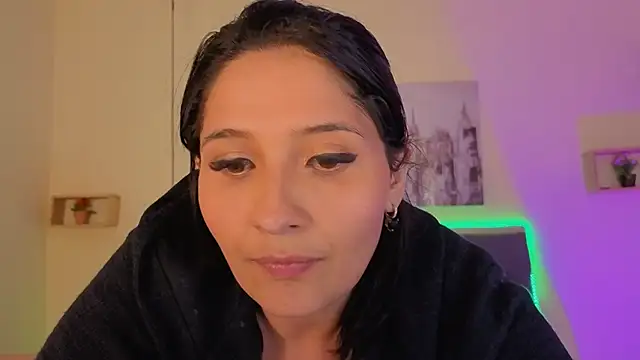 Snapshot of emily_leinner chatting on 05/12/26, 12:19 emily leinner online show from 05/12/26, 12:19