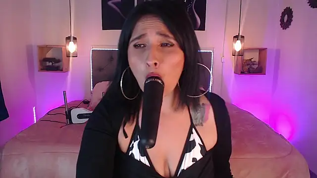 emily leinner online show from 10/30/25, 02:58