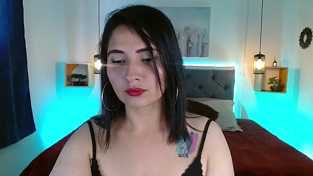 Snapshot of emily_leinner chatting on 03/17/25, 01:50 emily leinner online show from 03/17/25, 01:50