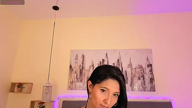 Snapshot of emily_leinner chatting on 06/25/26, 01:58 emily leinner online show from 06/25/26, 01:58