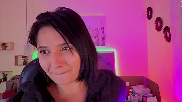 Snapshot of emily_leinner chatting on 05/29/26, 01:11 emily leinner online show from 05/29/26, 01:11