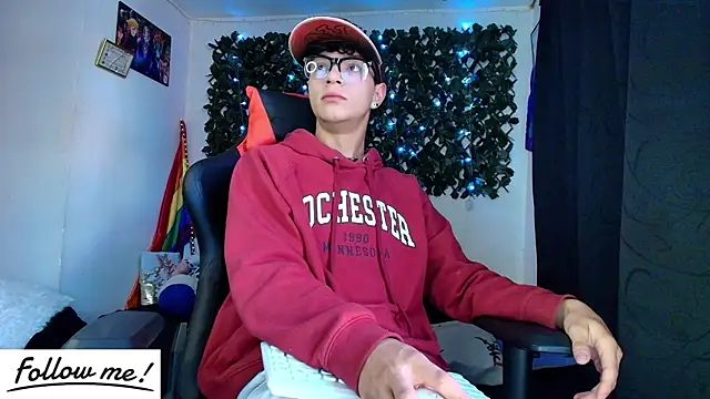 Snapshot of twink_sebas_ chatting on 01/11/25, 02:15 twink sebas online show from 01/11/25, 02:15