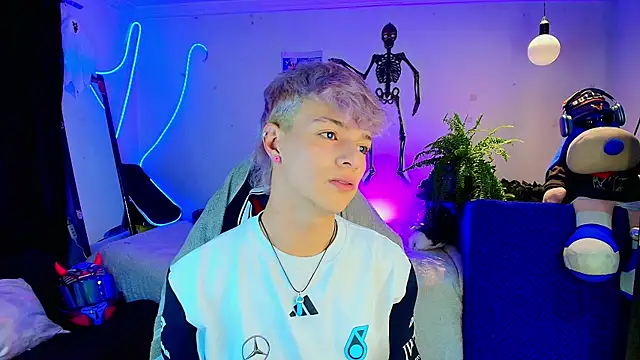 twink sebas  online show from 11/04/25, 03:32