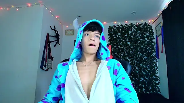 Snapshot of twink_sebas_ chatting on 02/03/25, 04:10 twink sebas online show from 02/03/25, 04:10