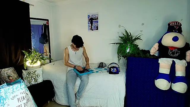 Snapshot of twink_sebas_ chatting on 10/17/25, 03:21 twink sebas online show from 10/17/25, 03:21