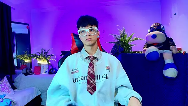 Snapshot of twink_sebas_ chatting on 10/12/25, 07:21 twink sebas online show from 10/12/25, 07:21