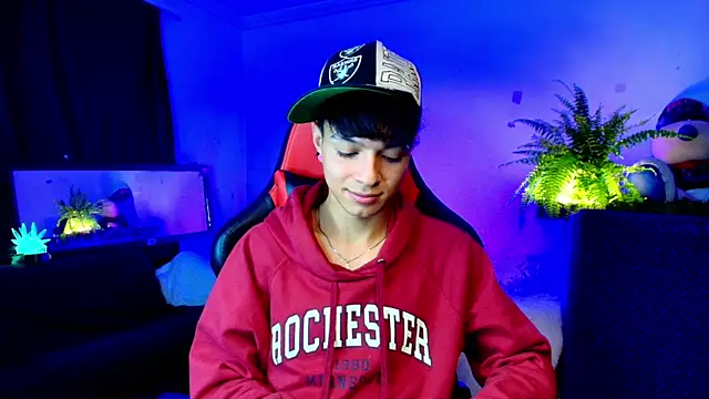 Snapshot of twink_sebas_ chatting on 10/10/25, 12:55 twink sebas online show from 10/10/25, 12:55