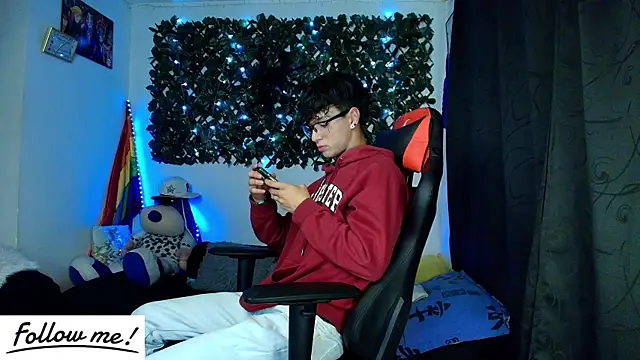 Snapshot of twink_sebas_ chatting on 01/11/25, 04:16 twink sebas online show from 01/11/25, 04:16