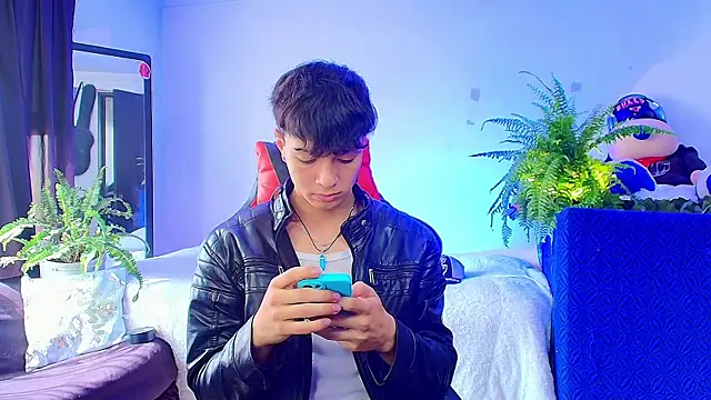 Snapshot of twink_sebas_ chatting on 10/15/25, 02:25 twink sebas online show from 10/15/25, 02:25