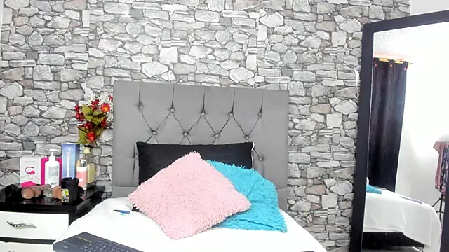 Snapshot of your_angel7 chatting on 10/31/25, 07:21 your angel7 online show from 10/31/25, 07:21