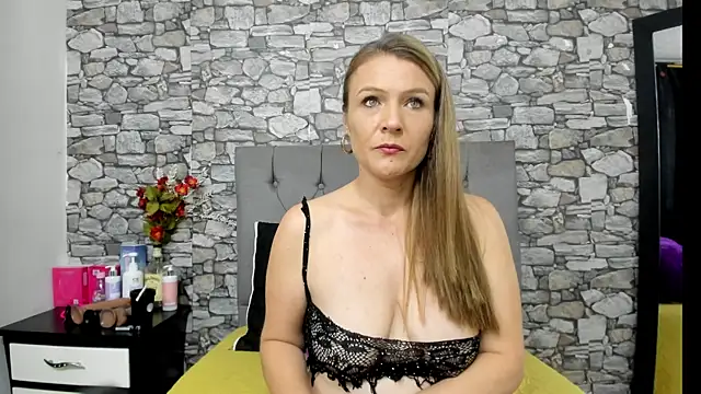 Snapshot of your_angel7 chatting on 12/05/25, 12:10 your angel7 online show from 12/05/25, 12:10