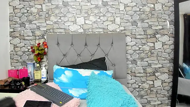 Snapshot of your_angel7 chatting on 11/15/25, 01:53 your angel7 online show from 11/15/25, 01:53