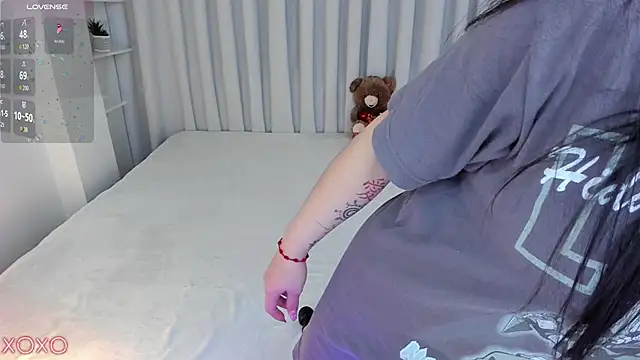 Snapshot of misshoneyxxx chatting on 02/07/26, 04:42 misshoneyxxx online show from 02/07/26, 04:42