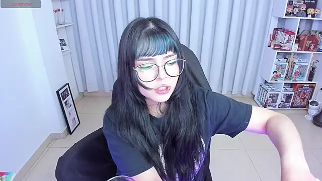 Snapshot of misshoneyxxx chatting on 06/16/26, 04:12 misshoneyxxx online show from 06/16/26, 04:12