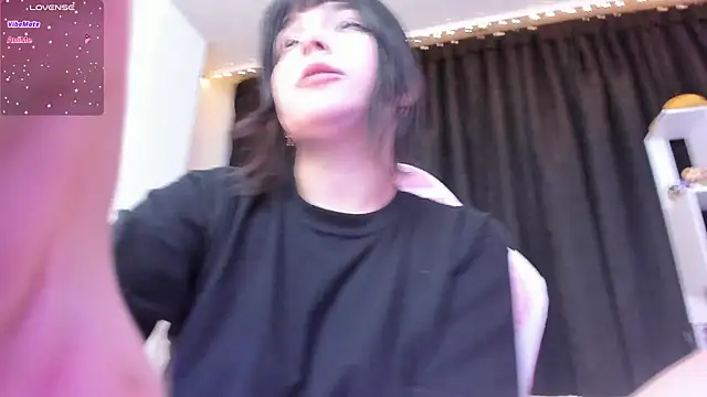 Snapshot of misshoneyxxx chatting on 03/11/25, 04:08 misshoneyxxx online show from 03/11/25, 04:08