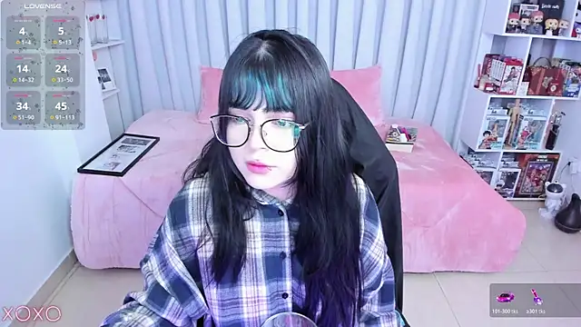 Snapshot of misshoneyxxx chatting on 06/05/26, 04:06 misshoneyxxx online show from 06/05/26, 04:06