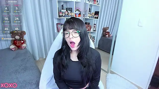 Snapshot of misshoneyxxx chatting on 03/01/26, 11:43 misshoneyxxx online show from 03/01/26, 11:43