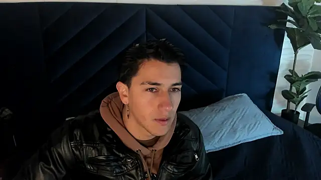 Snapshot of Andy_Joy_ chatting on 12/14/25, 10:32 Andy Joy online show from 12/14/25, 10:32