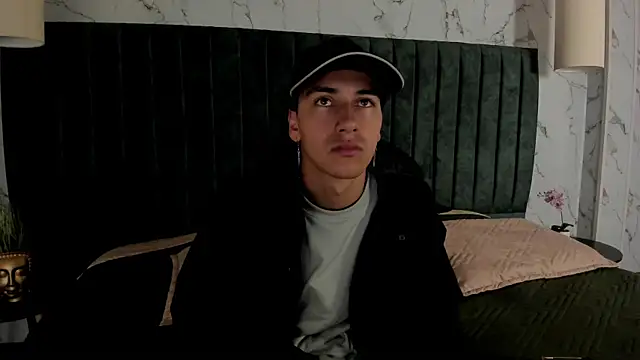 Snapshot of Andy_Joy_ chatting on 12/19/25, 11:34 Andy Joy online show from 12/19/25, 11:34