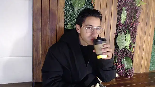 Snapshot of Andy_Joy_ chatting on 10/28/25, 11:20 Andy Joy online show from 10/28/25, 11:20