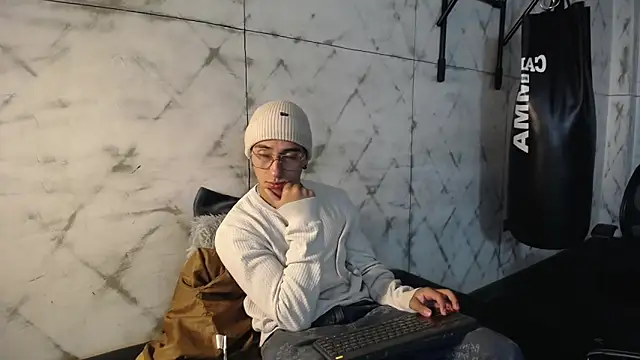 Snapshot of Andy_Joy_ chatting on 03/02/26, 12:01 Andy Joy online show from 03/02/26, 12:01