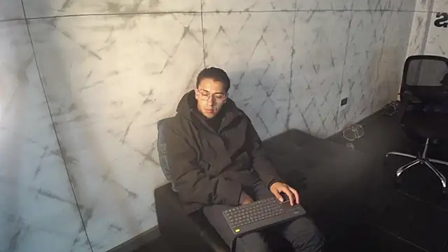 Snapshot of Andy_Joy_ chatting on 11/08/25, 11:25 Andy Joy online show from 11/08/25, 11:25