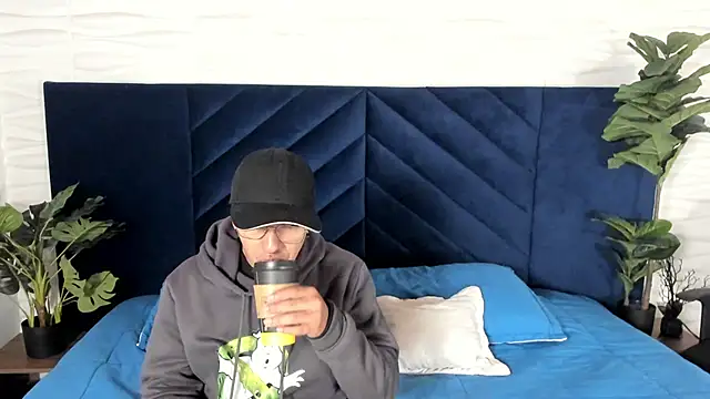 Snapshot of Andy_Joy_ chatting on 11/07/25, 11:26 Andy Joy online show from 11/07/25, 11:26