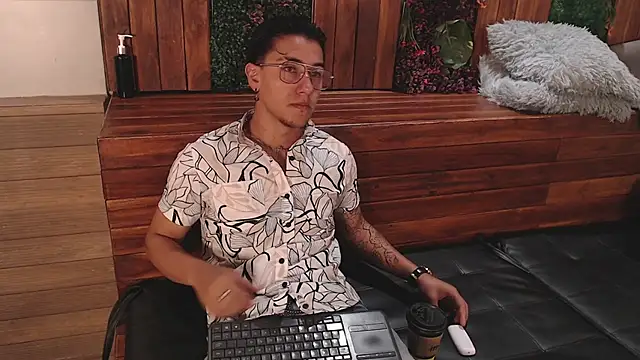 Snapshot of Andy_Joy_ chatting on 11/10/25, 11:48 Andy Joy online show from 11/10/25, 11:48