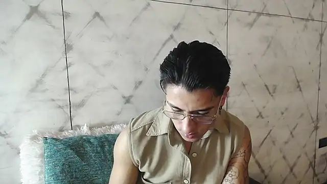 Snapshot of Andy_Joy_ chatting on 10/30/25, 10:35 Andy Joy online show from 10/30/25, 10:35