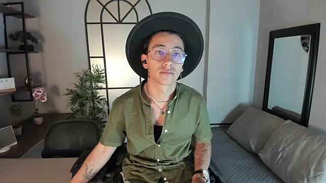 Snapshot of Andy_Joy_ chatting on 12/20/25, 11:24 Andy Joy online show from 12/20/25, 11:24