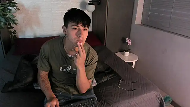 Snapshot of Andy_Joy_ chatting on 10/06/25, 11:00 Andy Joy online show from 10/06/25, 11:00