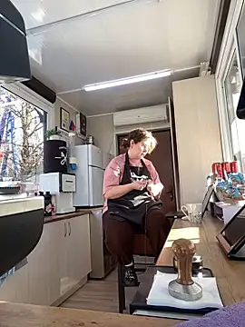 cinnabon  online show from 01/28/25, 11:49