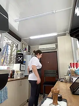 cinnabon  online show from 02/06/25, 11:31