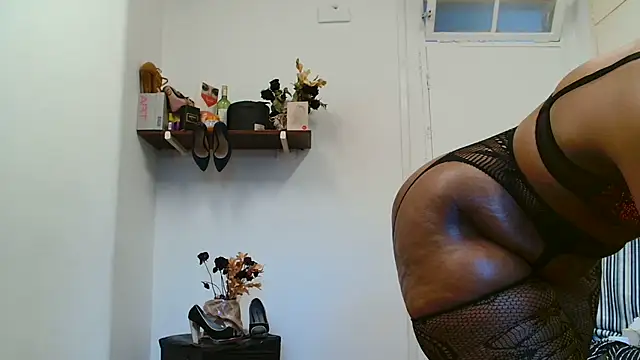 Snapshot of xTALLSEXYBUMx chatting on 10/16/25, 03:59 xTALLSEXYBUMx online show from 10/16/25, 03:59