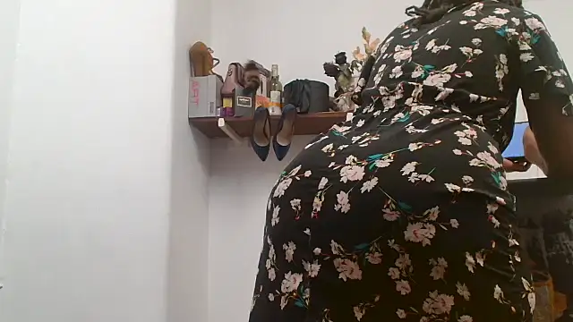 xTALLSEXYBUMx online show from 10/28/25, 05:56