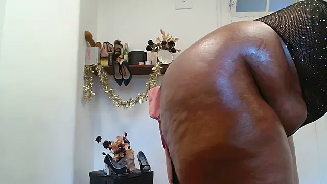 xTALLSEXYBUMx online show from 12/05/25, 04:11